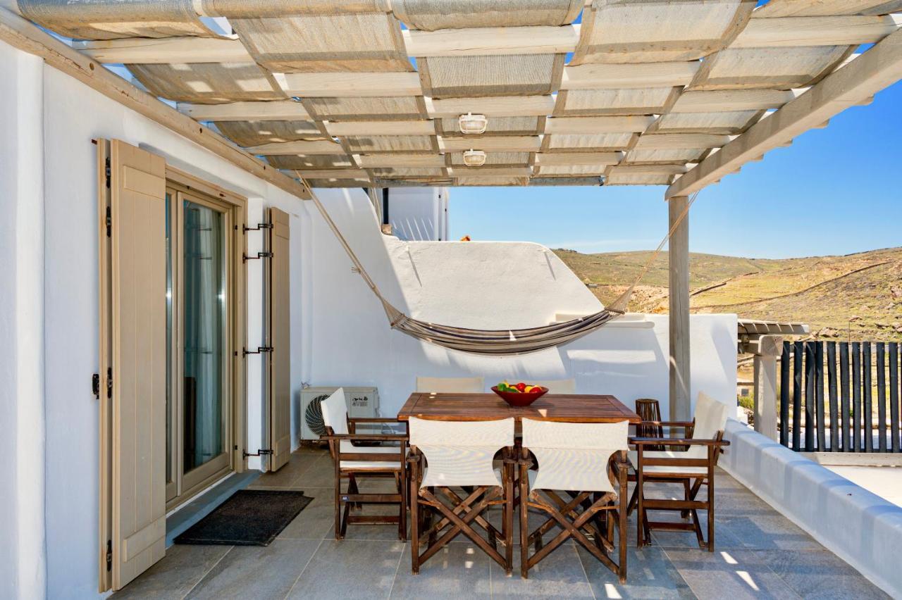 Miramare Suites Mykonos Merchia Beach Exterior photo